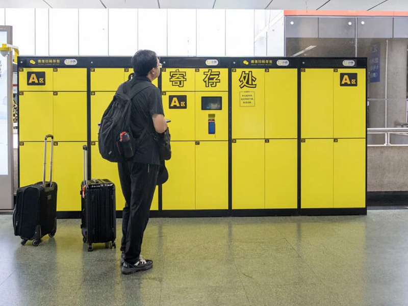某機(jī)場共享行李柜